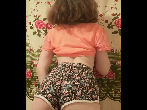 ❤️ Tânără sexy care se dezbracă de pantaloni scurți în fața camerei de filmat at porn ro.xsexshop.ru ❤
