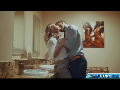 ❤️ Când o blondă cu sânii mari te seduce într-o toaletă publică at porn ro.xsexshop.ru ❤